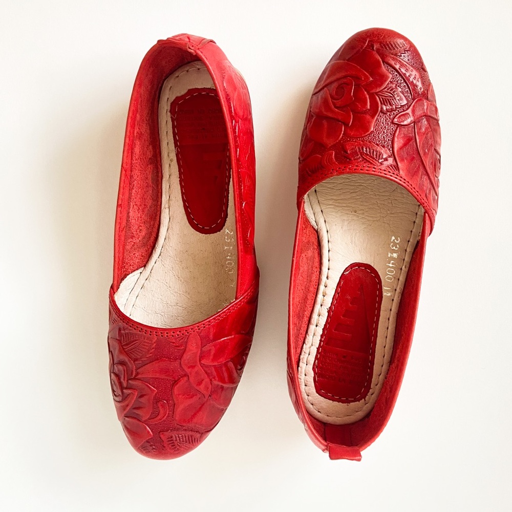 Embossed Leather Mexican Red Flats Size 6